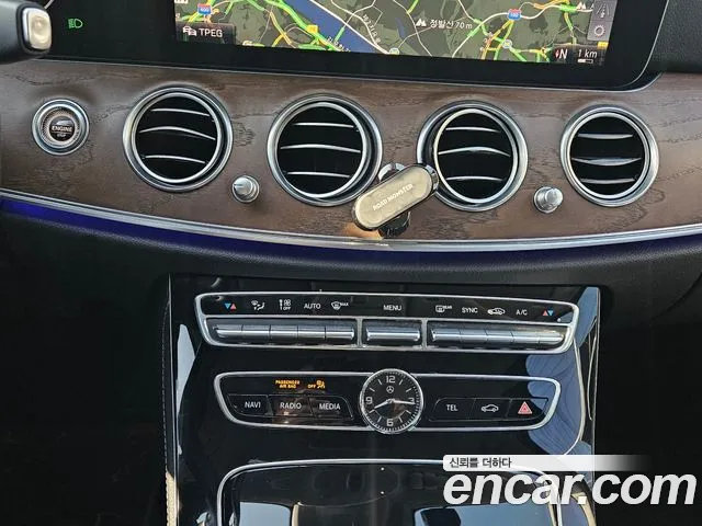 Mercedes-Benz E-Class 2020 thumb 8
