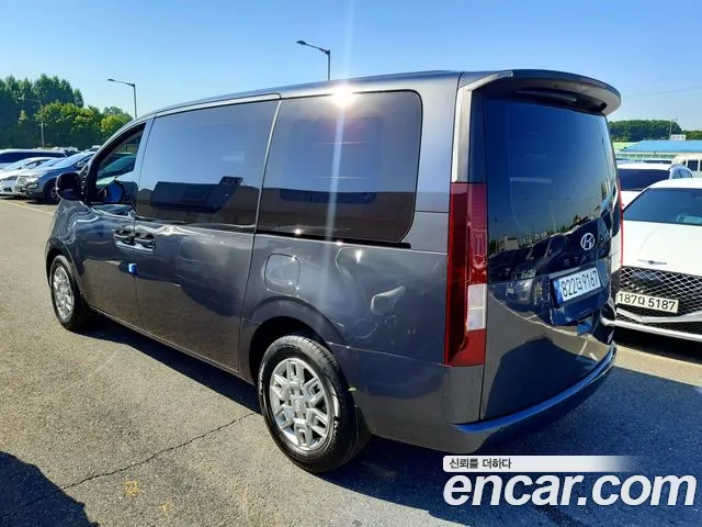 Hyundai Staria 2023 thumb 8