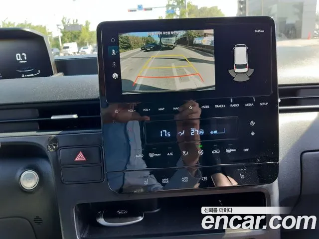 Hyundai Staria 2023 thumb 4