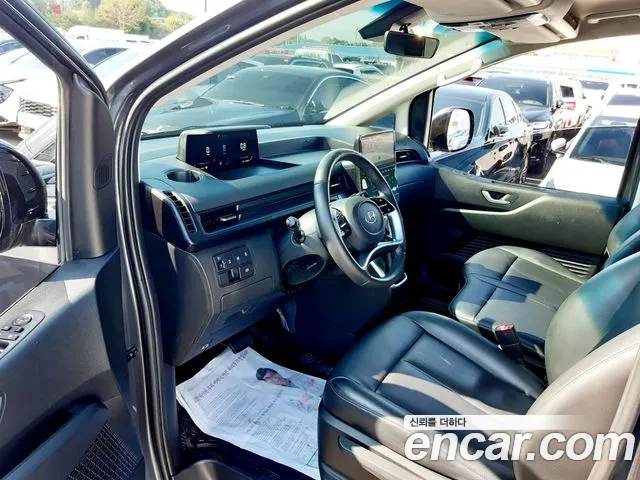 Hyundai Staria 2023 thumb 11