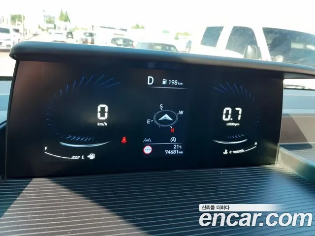Hyundai Staria 2023 thumb 5