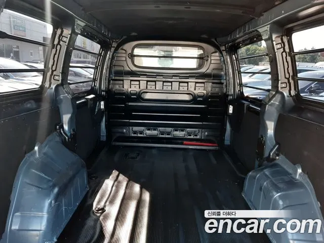 Hyundai Staria 2023 thumb 2