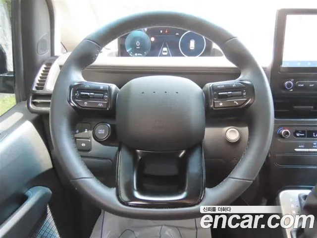 Hyundai Staria 2026 thumb 4