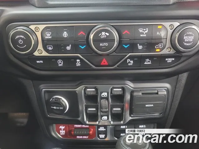 Jeep Wrangler 2023 thumb 4
