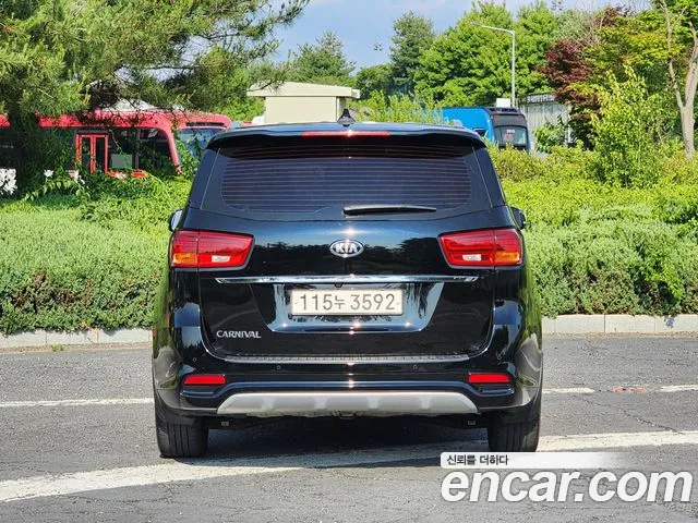 Kia Carnival 2018 thumb 11