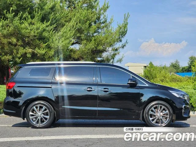 Kia Carnival 2018 thumb 7