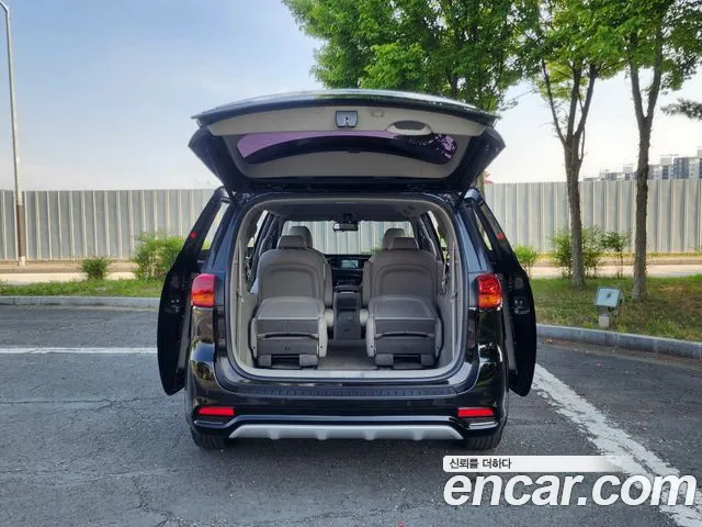 Kia Carnival 2018 thumb 12
