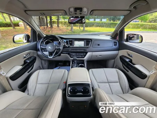 Kia Carnival 2018 thumb 10