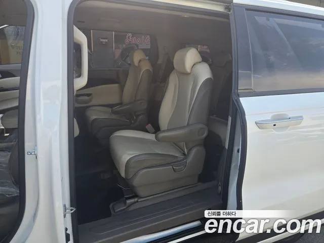 Kia Carnival 2021 thumb 6