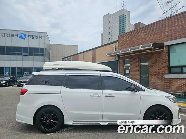 Kia Carnival 2018 thumb 6