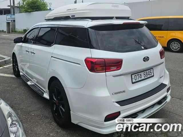 Kia Carnival 2018 thumb 10
