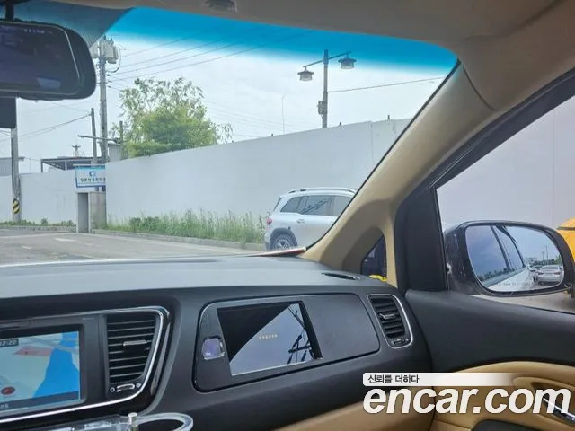 Kia Carnival 2018 thumb 4