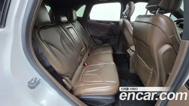 Lincoln MKC 2017 thumb 10