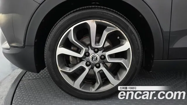 KGM Tivoli 2015 thumb 8
