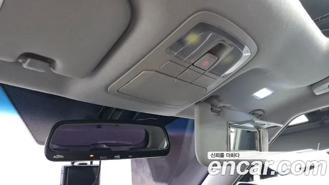 KGM Tivoli 2015 thumb 9