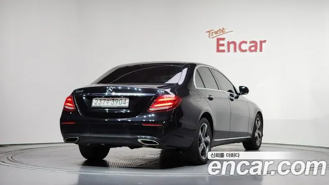 Mercedes-Benz E-Class 2019 thumb 3