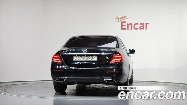 Mercedes-Benz E-Class 2019 thumb 11