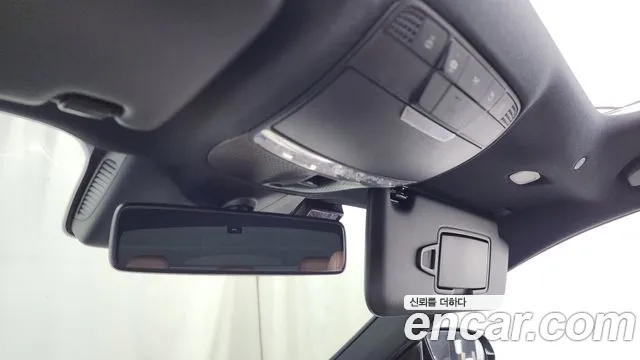Mercedes-Benz E-Class 2019 thumb 9