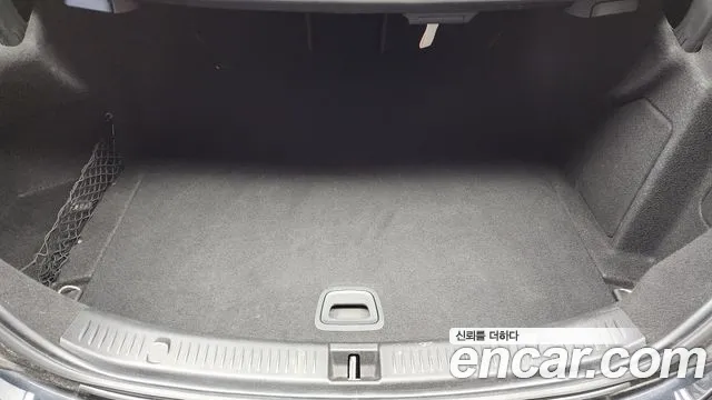 Mercedes-Benz E-Class 2019 thumb 12