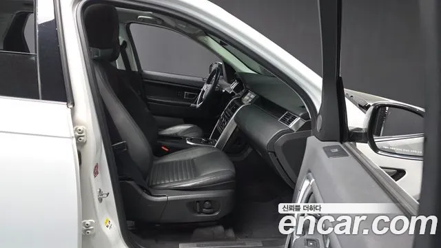 Land Rover Discovery Sport 2017 thumb 8