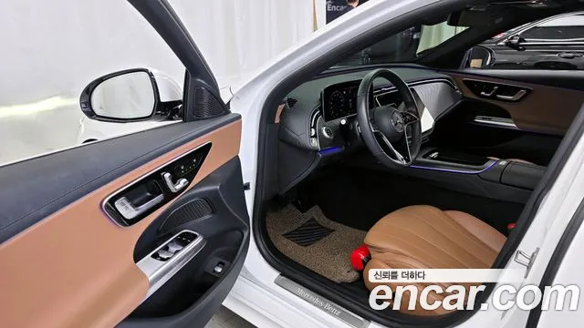 Mercedes-Benz E-Class 2025 thumb 9