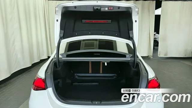 Mercedes-Benz E-Class 2025 thumb 6