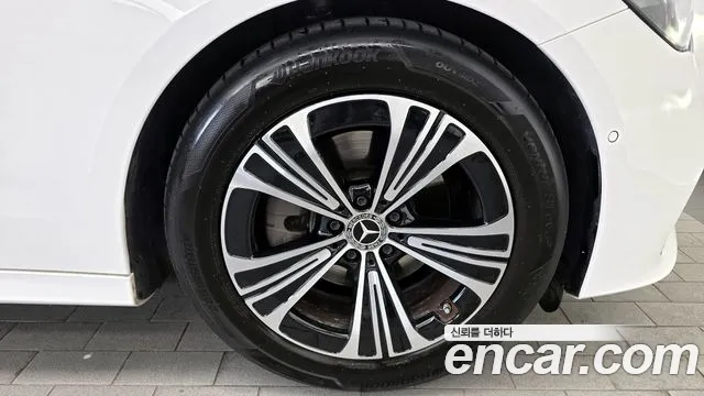 Mercedes-Benz E-Class 2025 thumb 5