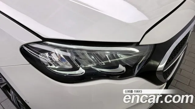 Mercedes-Benz E-Class 2025 thumb 11