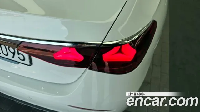 Mercedes-Benz E-Class 2025 thumb 12