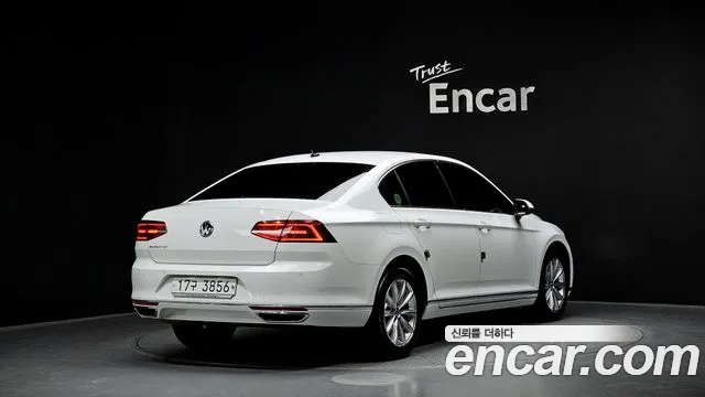 Volkswagen Passat GT 2018 thumb 10