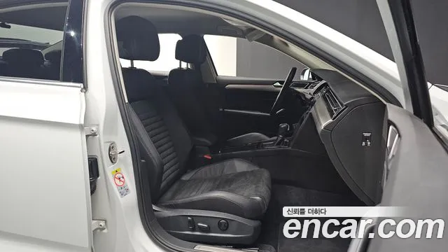 Volkswagen Passat GT 2018 thumb 9