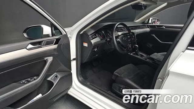 Volkswagen Passat GT 2018 thumb 2