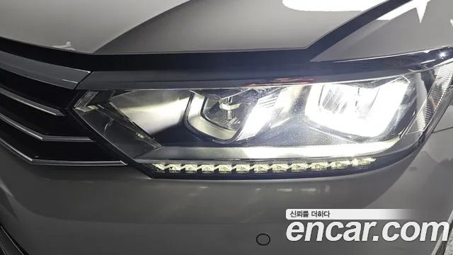 Volkswagen Passat GT 2018 thumb 11