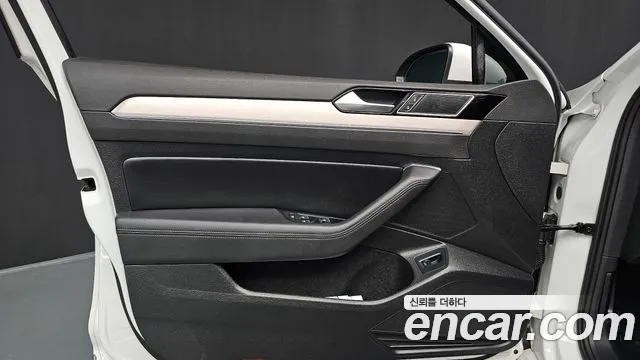 Volkswagen Passat GT 2018 thumb 4