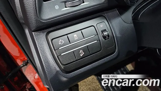 KGM TIBOLI 2018 thumb 8