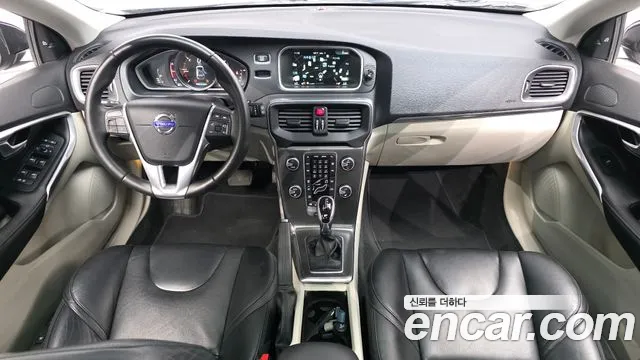 Volvo V40 2015 thumb 11