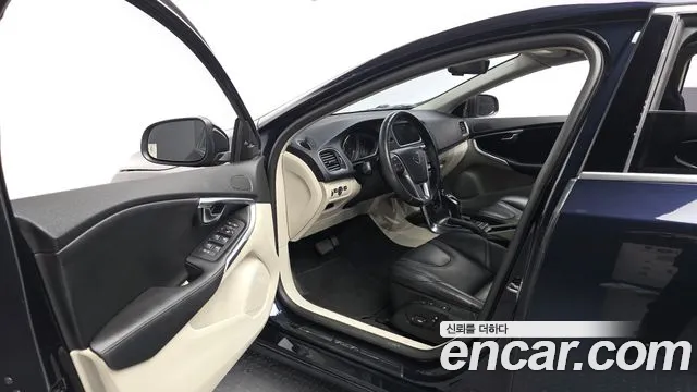 Volvo V40 2015 thumb 4