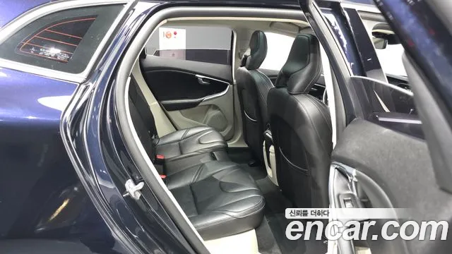 Volvo V40 2015 thumb 9