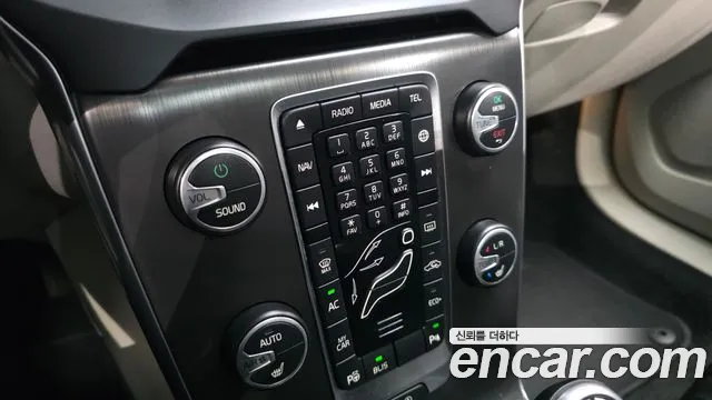 Volvo V40 2015 thumb 10