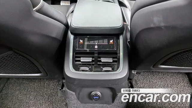 Volvo XC90 2020 thumb 10