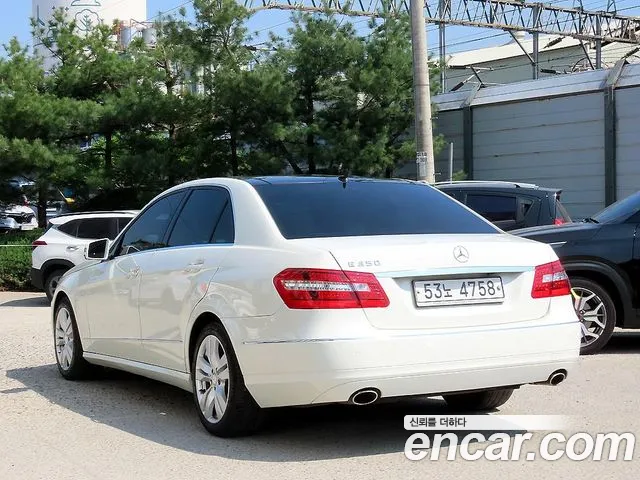 Mercedes-Benz E-Class 2009 thumb 9