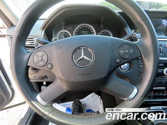 Mercedes-Benz E-Class 2009 thumb 3