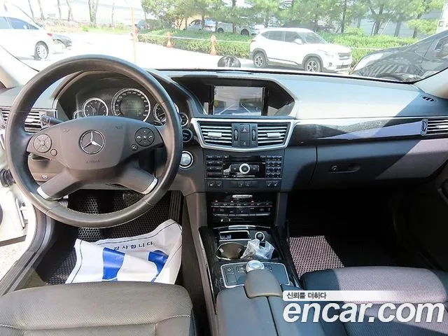 Mercedes-Benz E-Class 2009 thumb 5