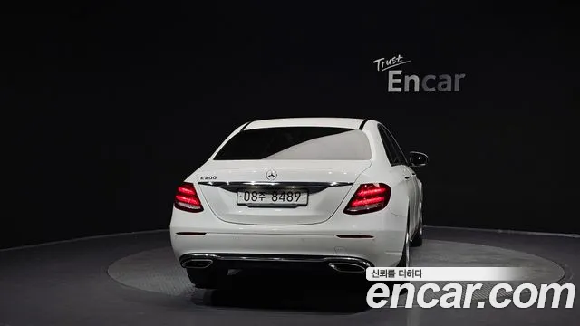 Mercedes-Benz E-Class 2018 thumb 10