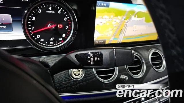 Mercedes-Benz E-Class 2018 thumb 7