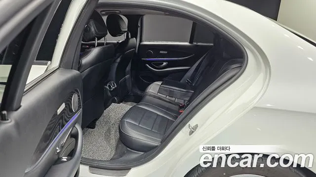 Mercedes-Benz E-Class 2018 thumb 6