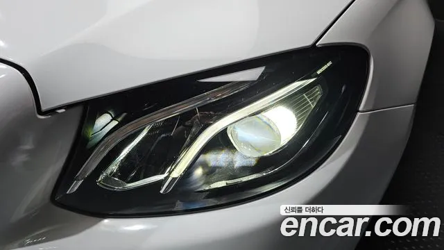 Mercedes-Benz E-Class 2018 thumb 4