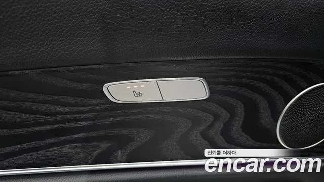 Mercedes-Benz E-Class 2018 thumb 11