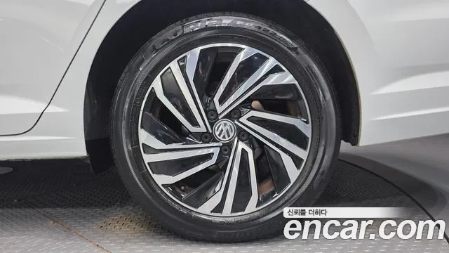 Volkswagen Jetta 2021 thumb 6