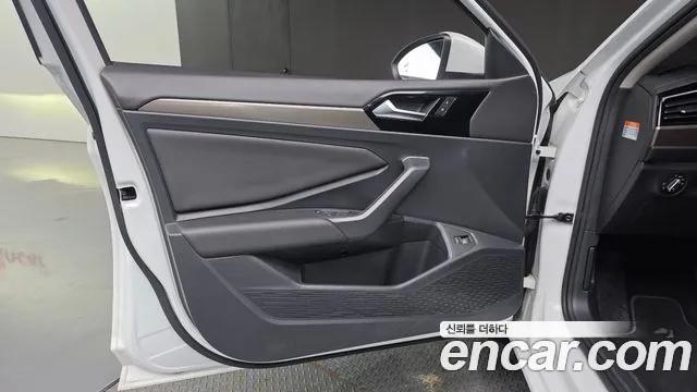 Volkswagen Jetta 2021 thumb 4